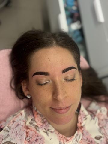 Saci Kozmetikus,Szempilla és Szemöldök Stylist — munkafotó 1