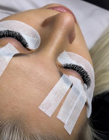 Karina Velvet Lashes — fotografie din portofoliu 1